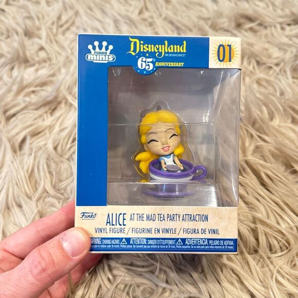 Funko Minis Alice in Wonderland – Disneyland 65th Anniversary #01 (New & Sealed) - Picture 1 of 4
